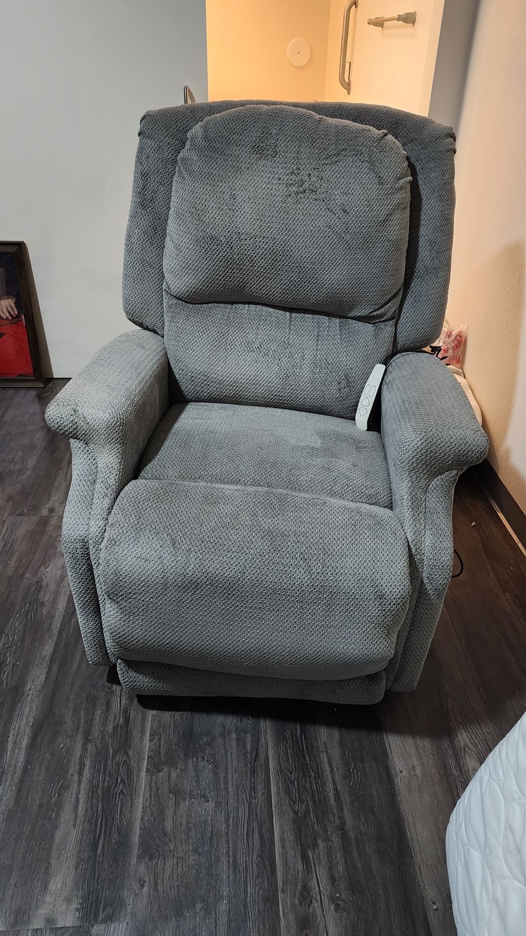 Power Recliner - Pickup Today