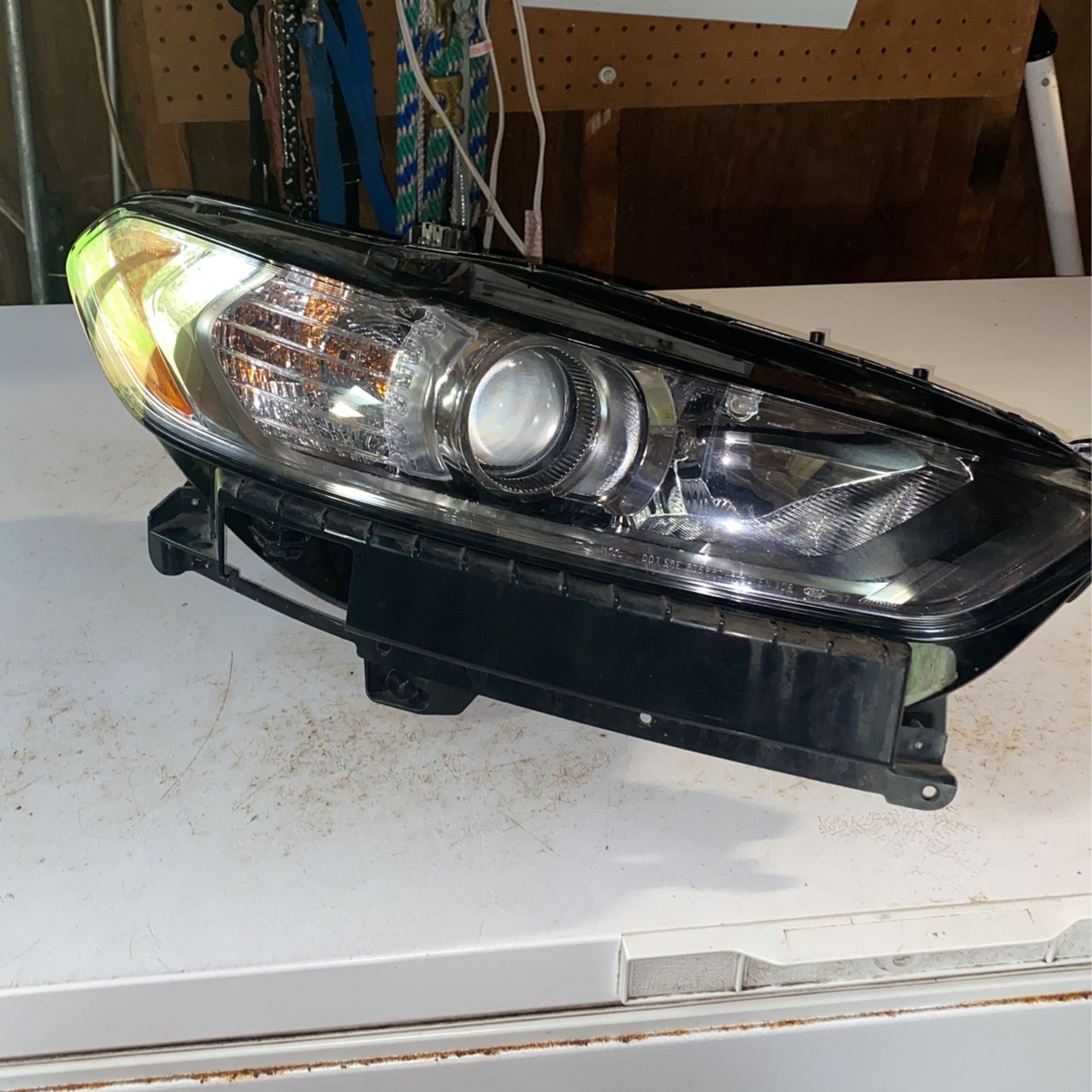 2015 Ford Fusion Headlights 