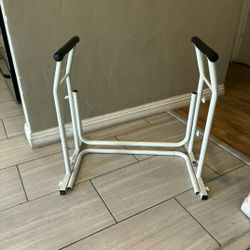 Support for toilet seat