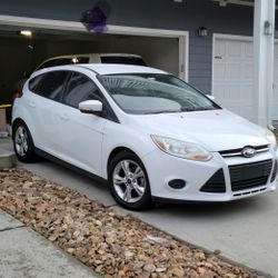 2013 Ford Focus SE Hatchback – $3,899
Clean Title