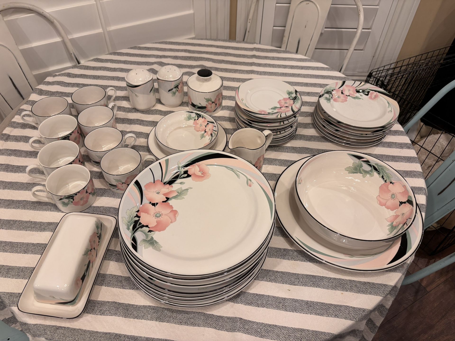 Sango Jolie 8 Piece Dinnerware set