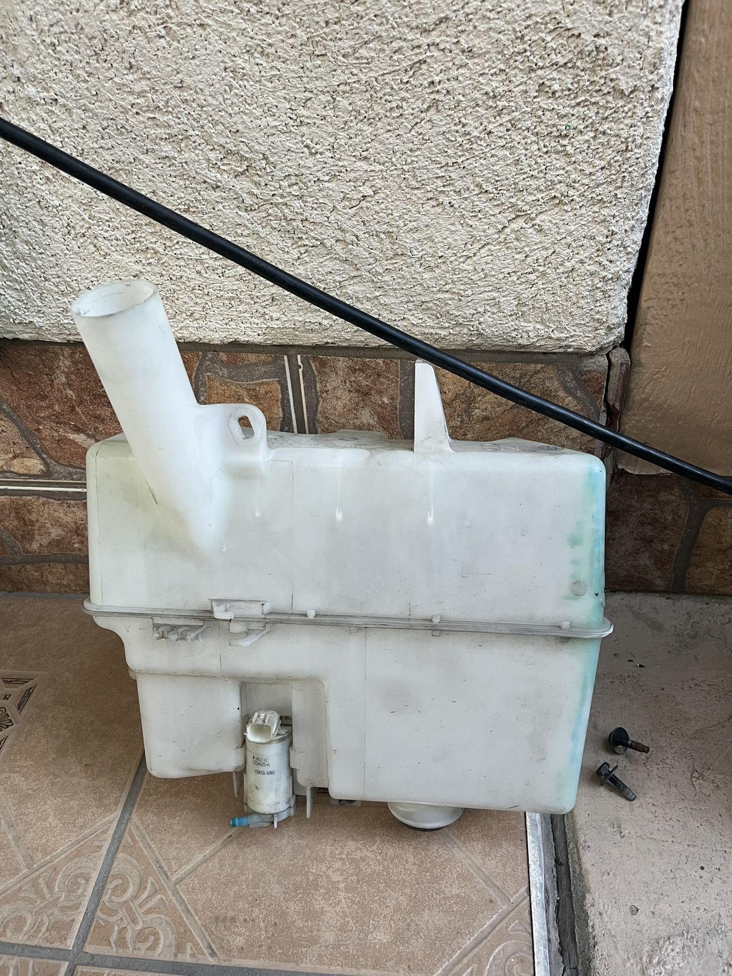 G35 Sedan Windshield Washer Fluid Reservoir