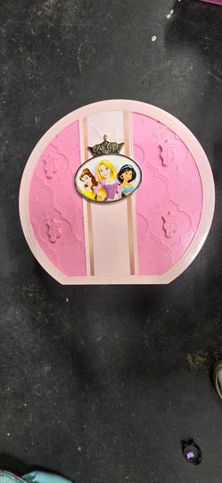 DisnyvPrincess mini vanity with accessories