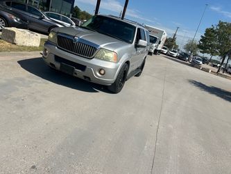 2005 Lincoln Navigator clean