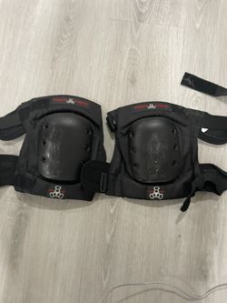 Snowboarding knee pads