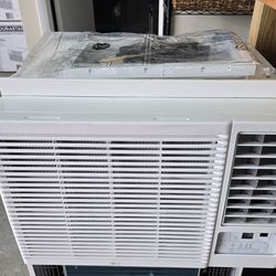 LG 12,000 BTU AC with heat