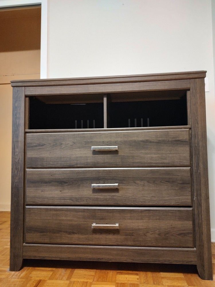 Ashley Furniture - Juararo