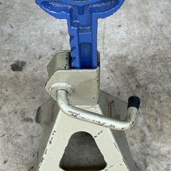 Acdelco 2Ton jack stand #34117 4000 Lbs