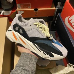 Adidas Yeezy 700 Waverunner size 10.5 VNDS