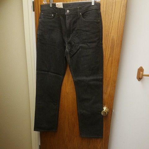 NWT Levi's 513 Slim straight Fit Black