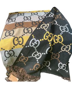 Reversible scarf
