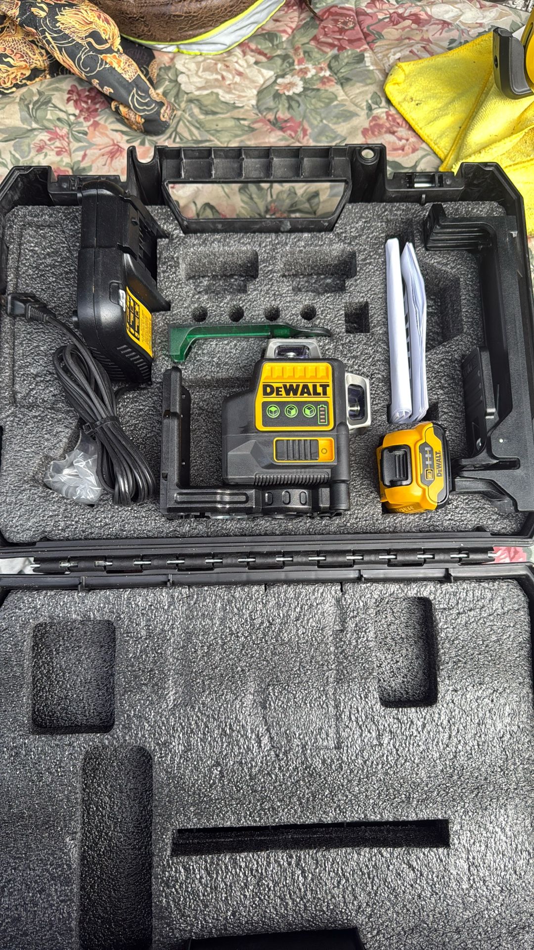 M12 Dewalt 360° Green Light Laser, Like New
