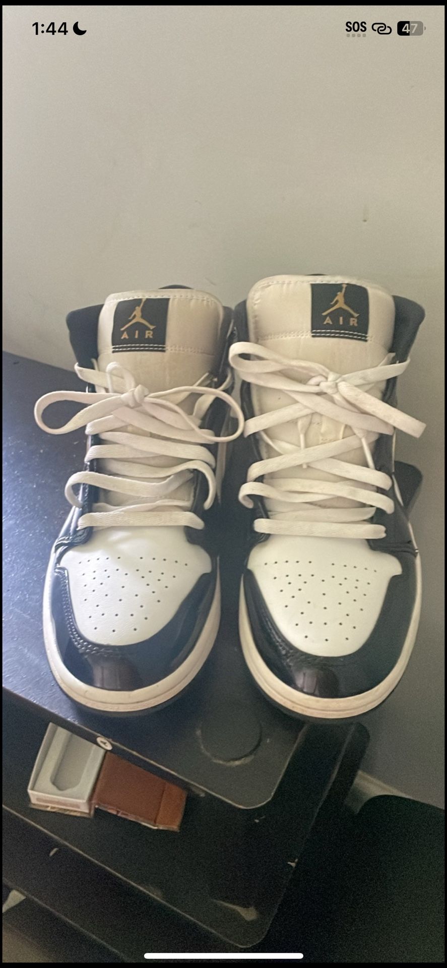 Jordan 1 Mid Patent Black White Gold