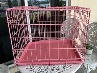 Dog Pet Cage Pink in great condition,  Length 24” Height 19” Width 16 1/2”