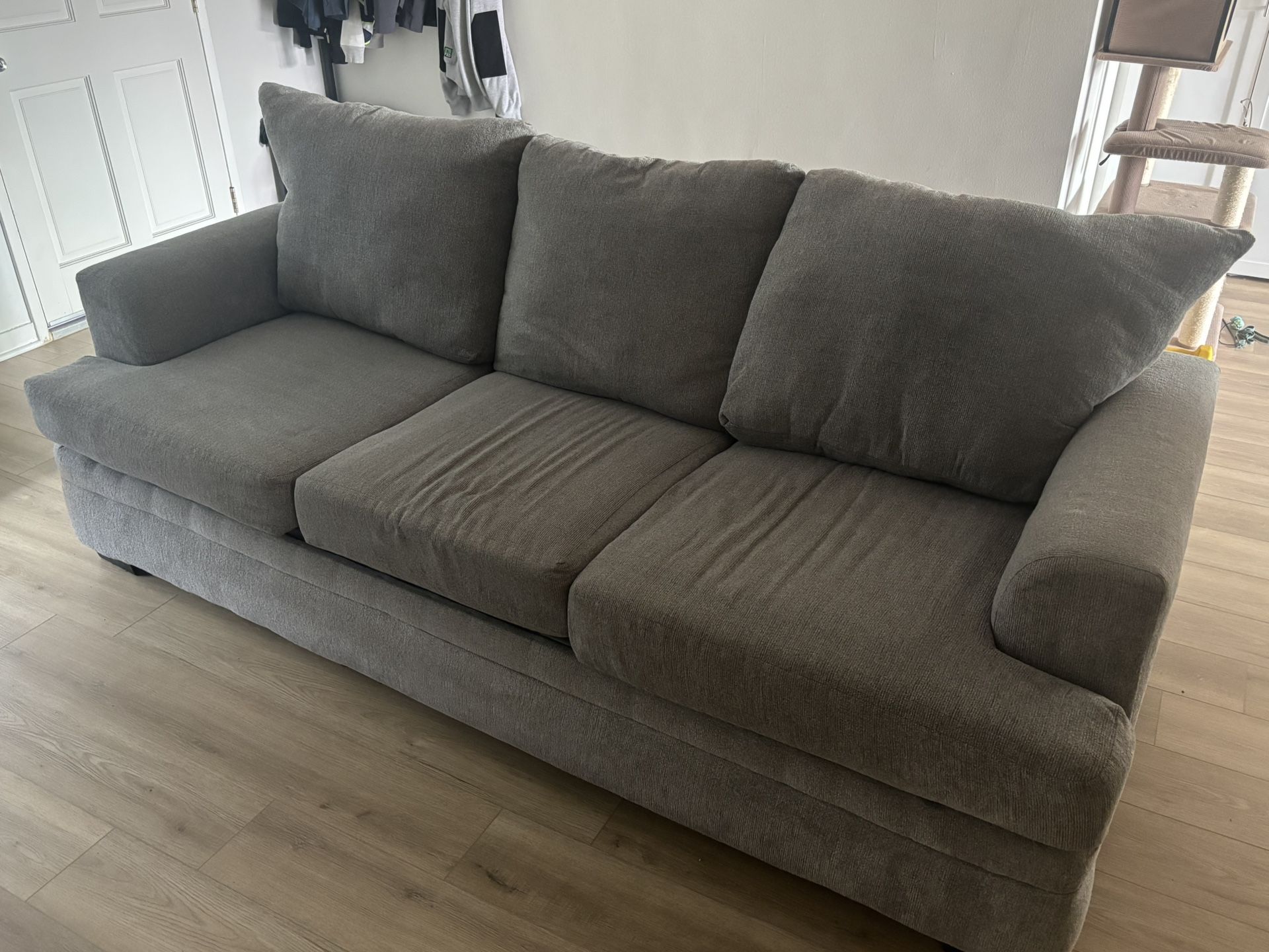Two Couches 🛋️ 🛋️ For FREE