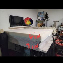 Queen Mattress & Boxspring Great Condition 