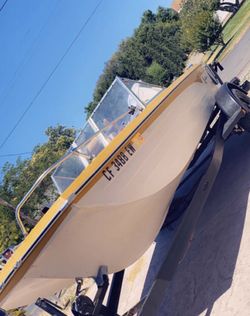 Crestliner With 75HP Outboard Motor