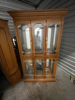 Solid oak Pulaski lighted curio and display cabinet