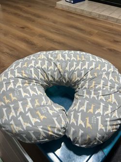 Boppy Pillow Giraffe Print