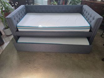 Daybed with trundle