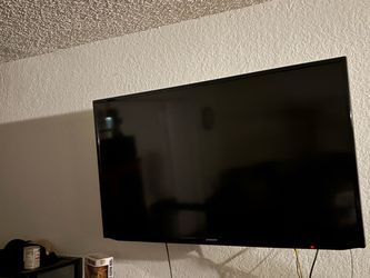 Samsung Smart TV – Large Flat Screen – $150 OBO