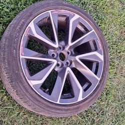 RIN 18 CON SU LLANTA PARA TOYOTA COROLLA SPORT  2020 AL 2024