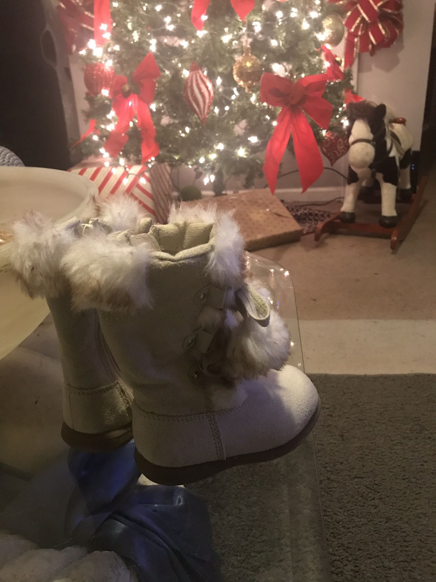 White winter baby girl boots size 5.5
