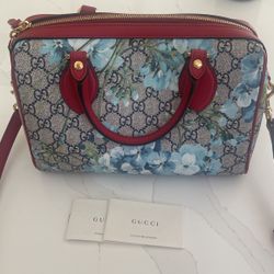   GUCCI GG Supreme Monogram Blooms Purse 