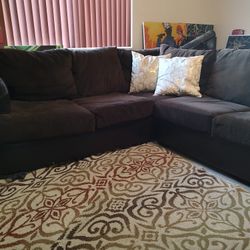 Large Sectional Sofa w/ Chaise