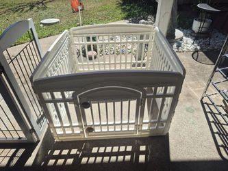 Nice Excellent Condition Small Pet playpin. 35 1/2 by 34 1/2.