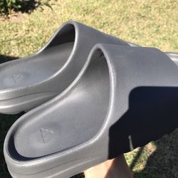 Yeezy Slides 9.0
