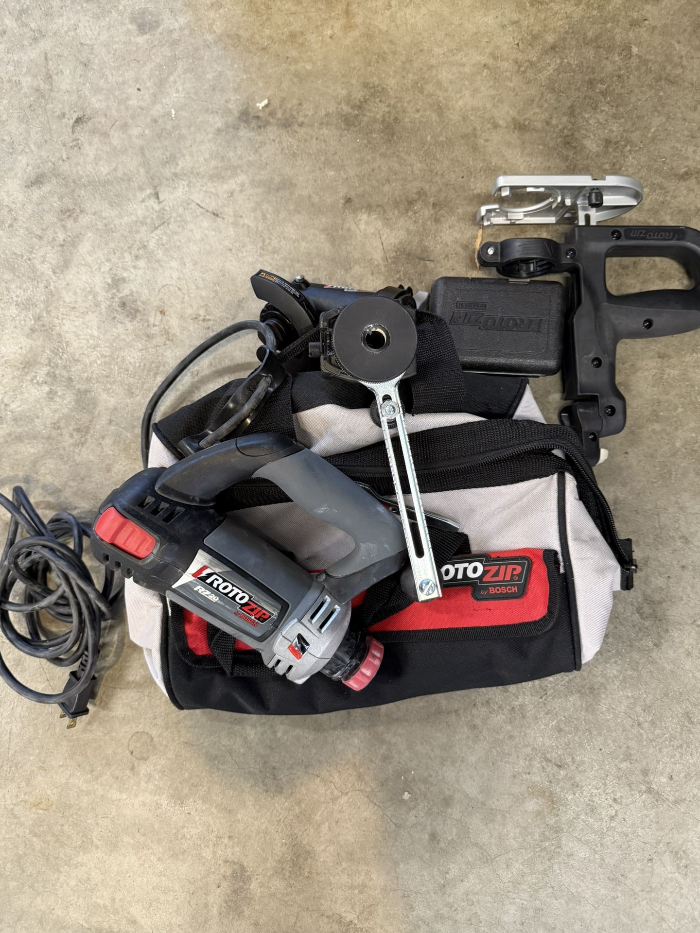 Rotozip Tool With Accessories And Bag