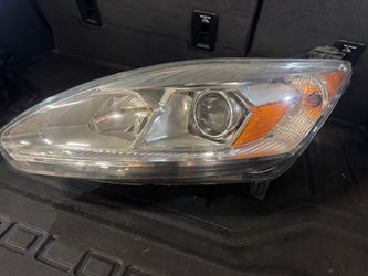 2017-2018 Ford Cmax Headlight (Driver side)