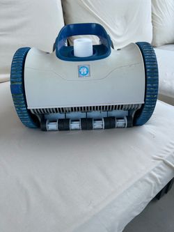 Hayward Four Wheel Pool Cleaner - Gilbert