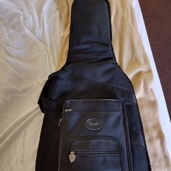 Fender Deluxe Gig Bag. 3 Front Pockets With Fender Guitar Strap.