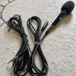 Performance Microphone w/ XLR & TRS Cords