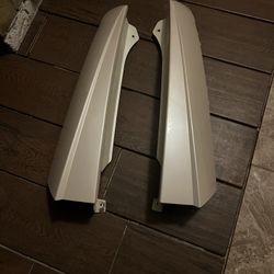 Rear Pillar’s. For Cadillac Escalade  / 07 To 2014  / Pearl Color 