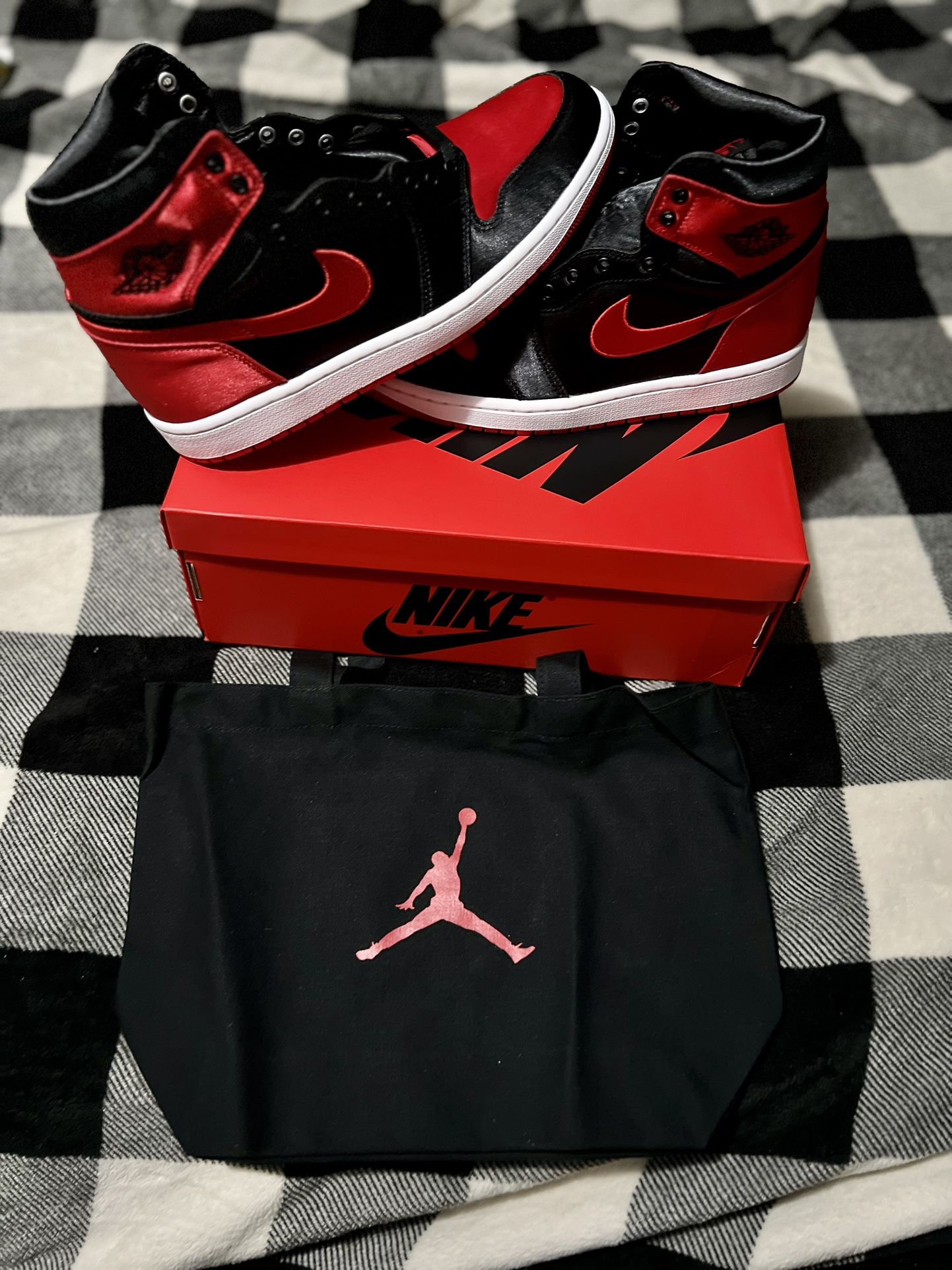Air Jordan 1 High OG Satin Bred Size 10 Men