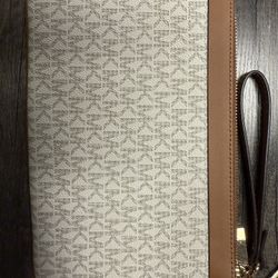 Michael Kors Jet Set Charm large top zip wristlet in the color combination Vanilla/Acorn.