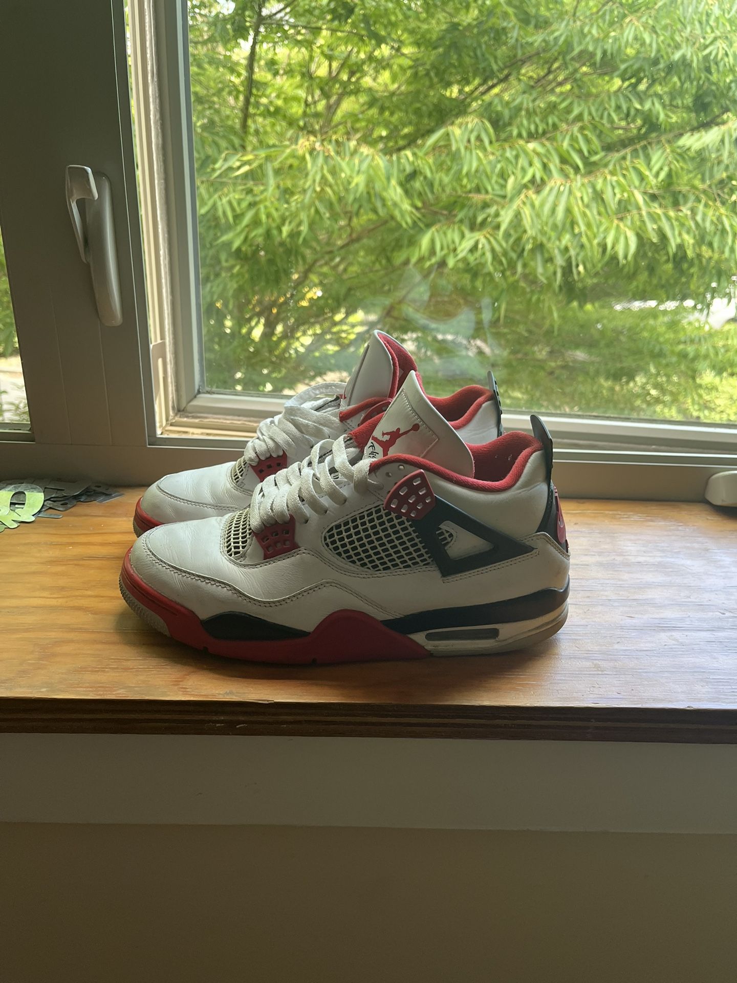 Jordan 4 Fire Reds