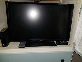 24 in flat screen w/ DVD player
