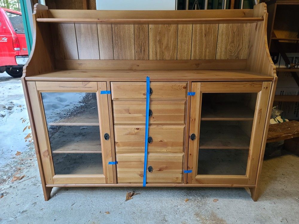 Wood/glass Hutch, Cabinet-like New