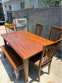 Dinner table set NEED OUT TODAY