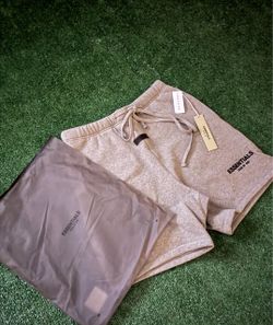 Dark oat essential shorts