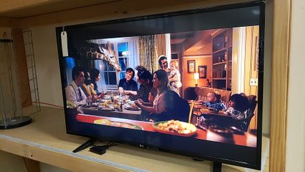 LG 43" LED 1080p TV With Remote 43LF5100