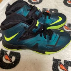Nike LeBron James Size 7Y
