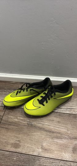 sz 4 youth soccer shoes