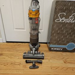 New Cond DYSON.  VACUUM  WITH ATTACHMENT  , AMAZING POWER SUCES. , WORKS EXCELLENT. , IN THE BOX 