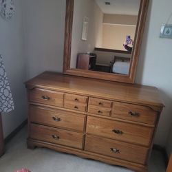 Dresser With Mirror