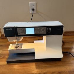 Pfaff Creative 2.0 Sewing Machine For Parts